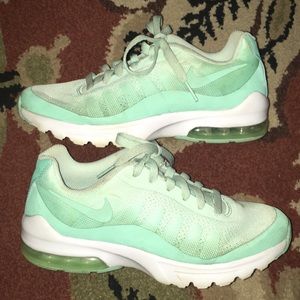 Nike shoes Girls 4.5y